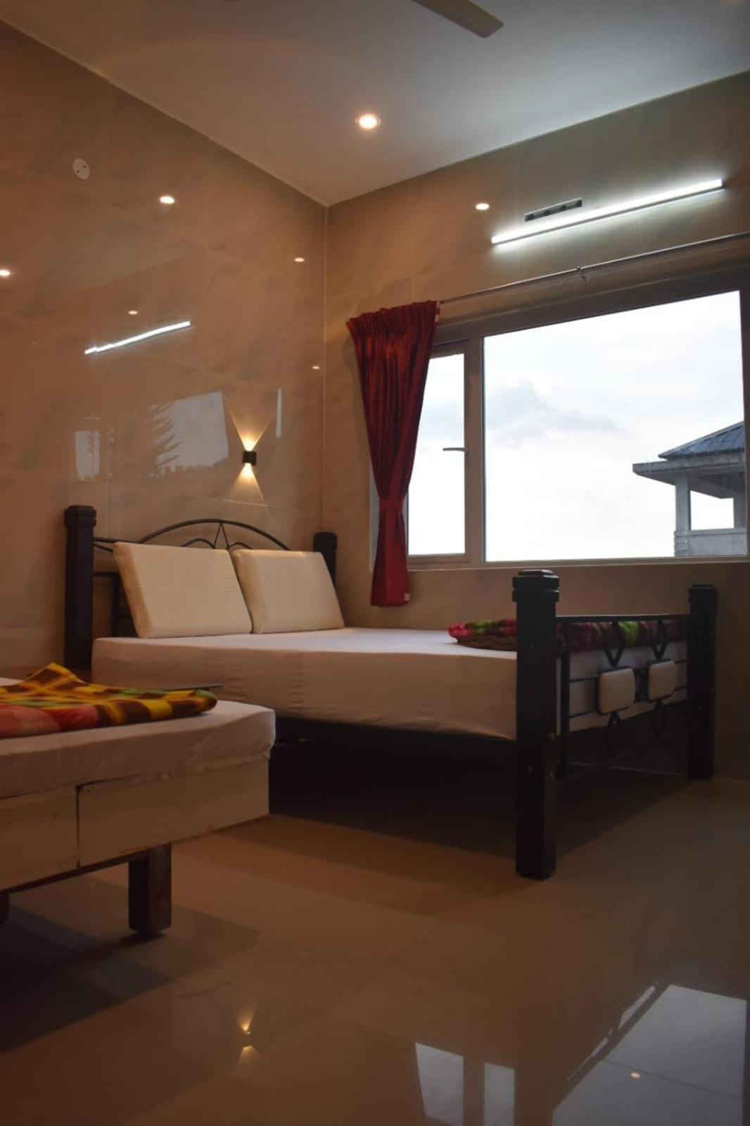 Sri Nandha Luxury Comforts Vālpārai Exterior foto
