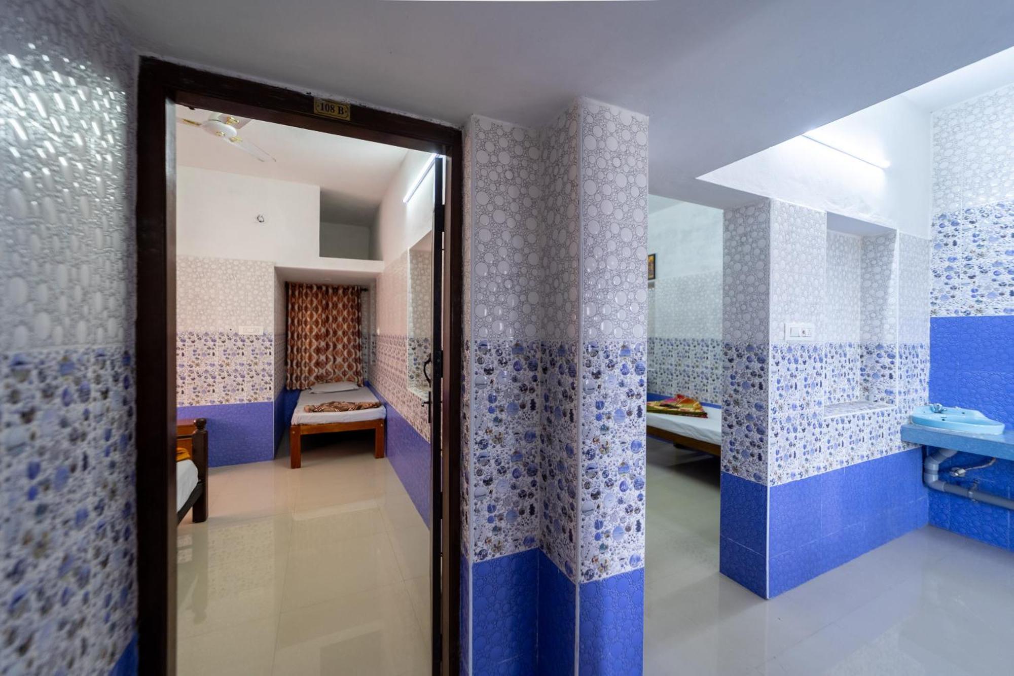 Sri Nandha Luxury Comforts Vālpārai Exterior foto